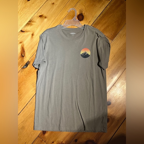 Old Navy Graphic Tee - Picture 1 of 3